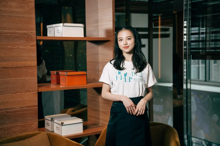 清原果耶提到在KTV拍攝趣事，大家點唱許光漢的歌曲，她今早還放來聽。翻滾吧男孩電影有限公司提供