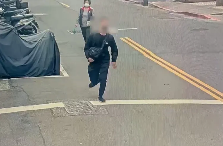 沈男犯案後徒步逃逸。翻攝畫面