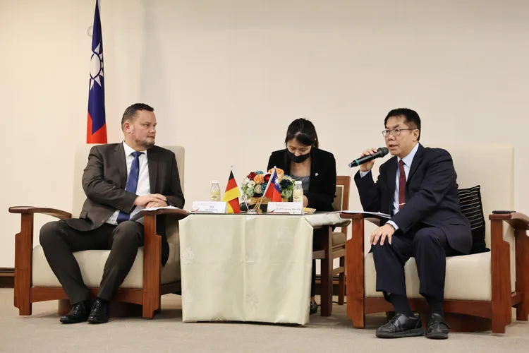 雙方討論交流。市府提供