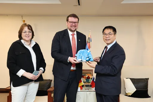 德國黨團主席率團拜會台南市 促與這2城市外交!就「清淨能源」進行交流