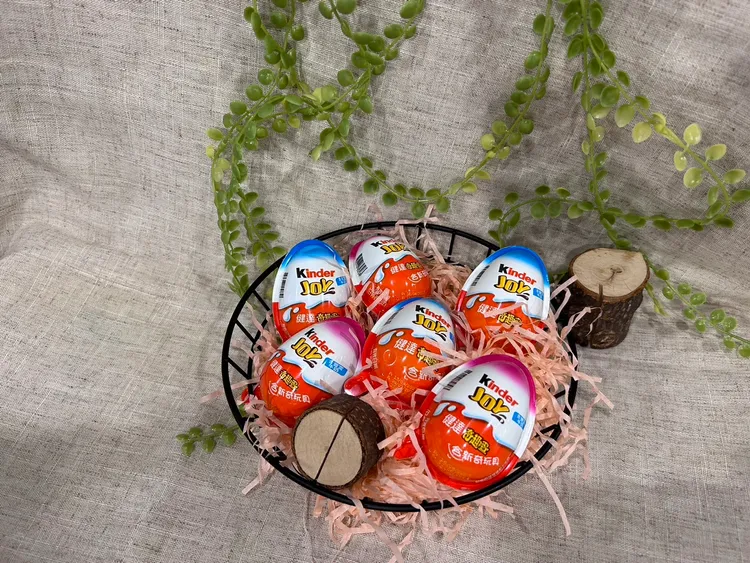 同行旅客帶兒童入住即贈「健達出奇蛋」。業者提供