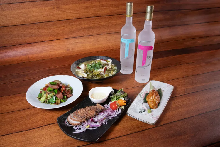 昇恆昌內湖旗艦店5樓的Home Garden餐廳，即日起至6月底推出4道，以金酒時光窖藏原酒入菜的期間限定佳餚。業者提供