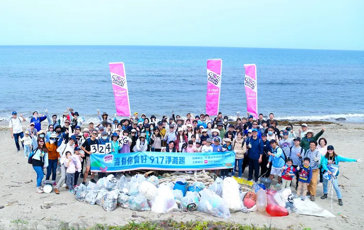 眾人清出324公斤廢料。POP Radio提供