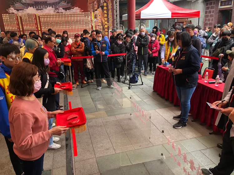 豐原慈濟宮擲筊比賽十分熱鬧。翻攝慈濟宮官網