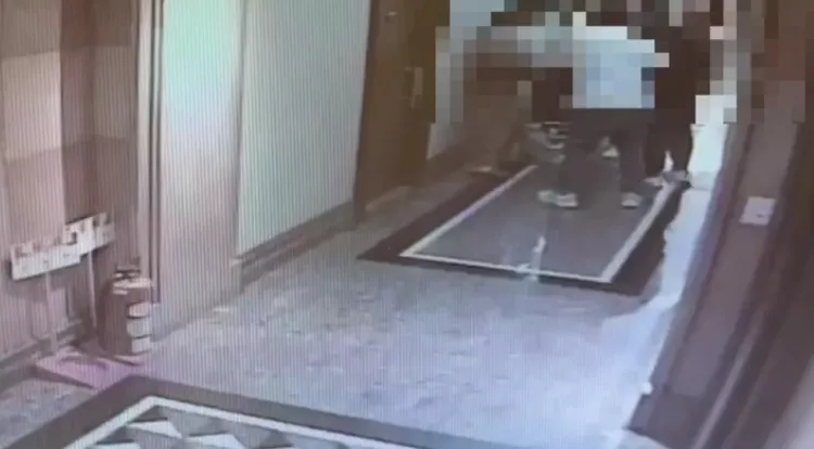 雙方在包廂外爆發肢體衝突。翻攝畫面