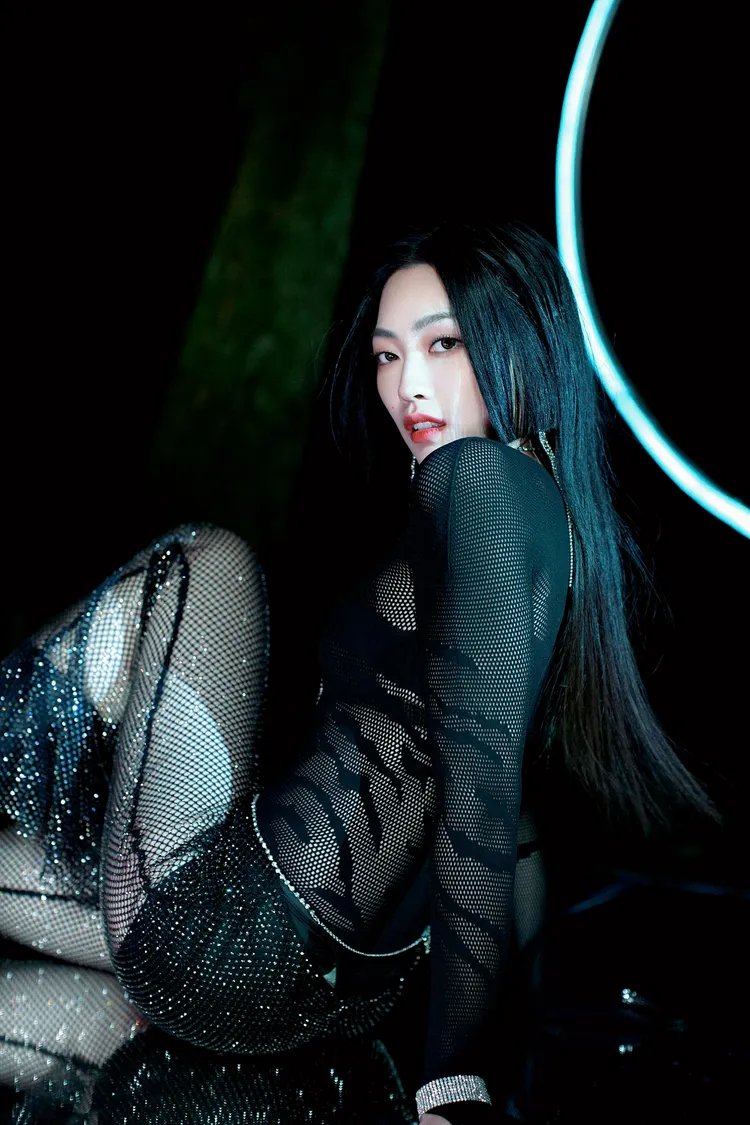 金曲歌后A-Lin的愛徒琟娜身材火辣。谷優娛樂提供