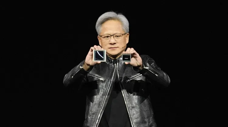 輝達執行長黃仁勳推出代號Blackwell的新一代AI晶片。美聯社
