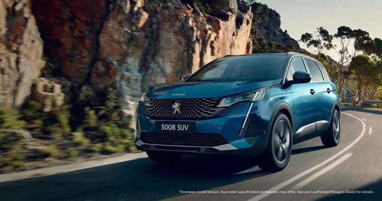Peugeot 5008指定車型可享首年免牌照稅、燃料稅之外，另外享高額0利率財務專案，再加贈3年/3萬公里免費保養。原廠照片
