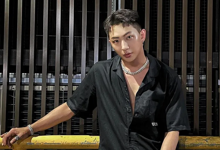 許仙姬讚兒子許明杰很孝順。翻攝許明杰FB