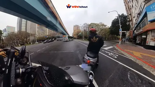 騎士倒車想插入被一腳踢開 網友見影片狂笑:隨機交友失敗