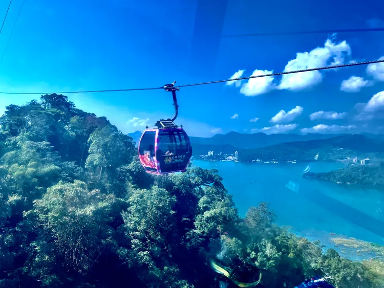 「紫戀薰衣草」花季優惠門票特價780元，還送日月潭纜車入園當日搭乘體驗。九族提供