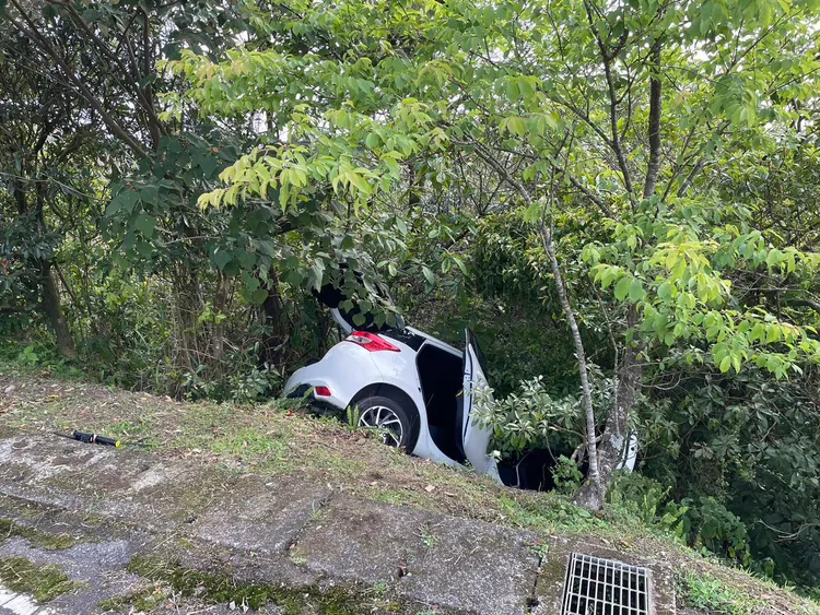 車上3人輕傷送醫。翻攝畫面