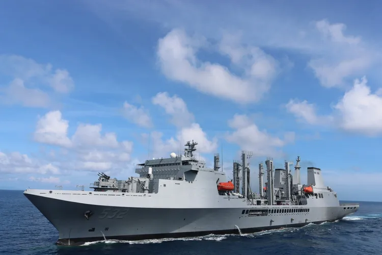 海軍磐石油彈補給艦（AOE-532）。海軍司令部提供