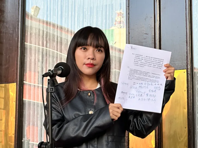 黃捷秀出提案。潘袁詩羽攝