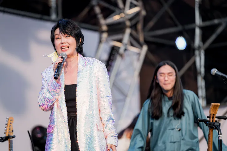 苗可麗在大港開唱獻唱。出日音樂提供