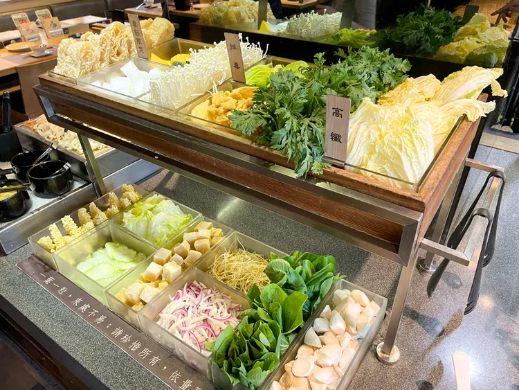 上澄鍋物嚴選30種以上的新鮮有機的天然野菜。業者提供