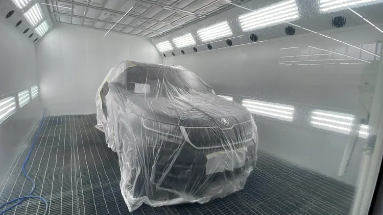 位於四樓的鈑金烤漆專屬服務區，尚鵬汽車同步斥資添購一系列專業設備。林浩昇攝