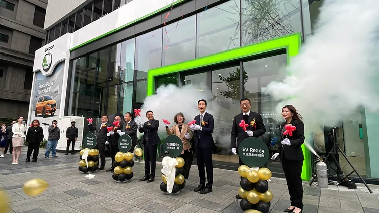 現場由Škoda Taiwan李御林總裁、Škoda Taiwan銷售暨通路發展處長魏廣劭、Škoda Taiwan行銷處長柳家瑜、尚鵬汽車董事長歐瑞雲，以及尚騰汽車集團執行長吳睿弘等貴賓參與剪綵儀式。林浩昇攝