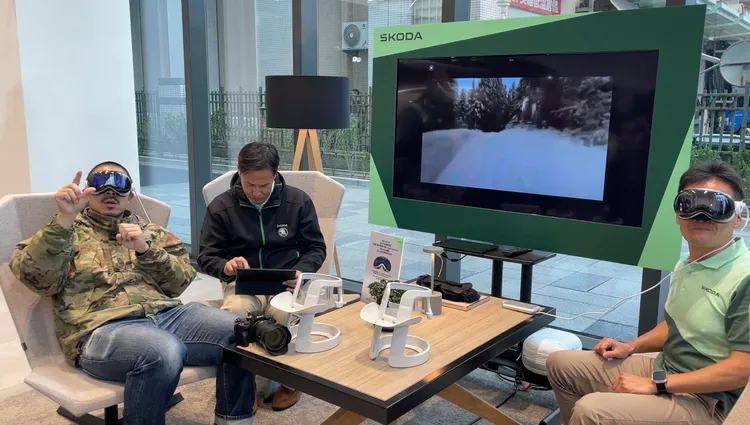 Škoda尚鵬內湖旗艦展示暨服務中心首創導入Apple Vision Pro虛擬實境體驗，能以沉浸式鑑賞豐富的品牌相關內容及資訊。林浩昇攝