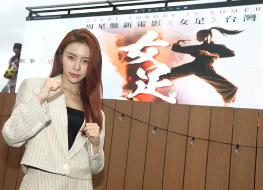 周子瑜超正閨蜜Elkie角逐「星女郎」 向周星馳甜喊:要什麼我都可以給你