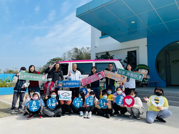 幸福守護計畫捐贈首台電動菱利車至金門家扶中心，以低碳運行服務弱勢孩童。業者提供