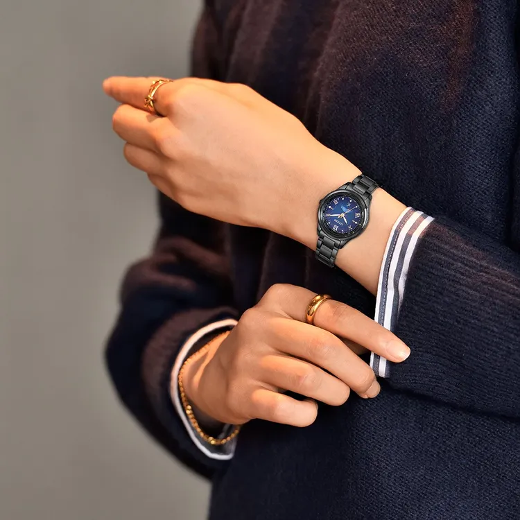 女錶EE1007-75L以戒環滾珠邊裝飾打造精緻氣息。品牌提供