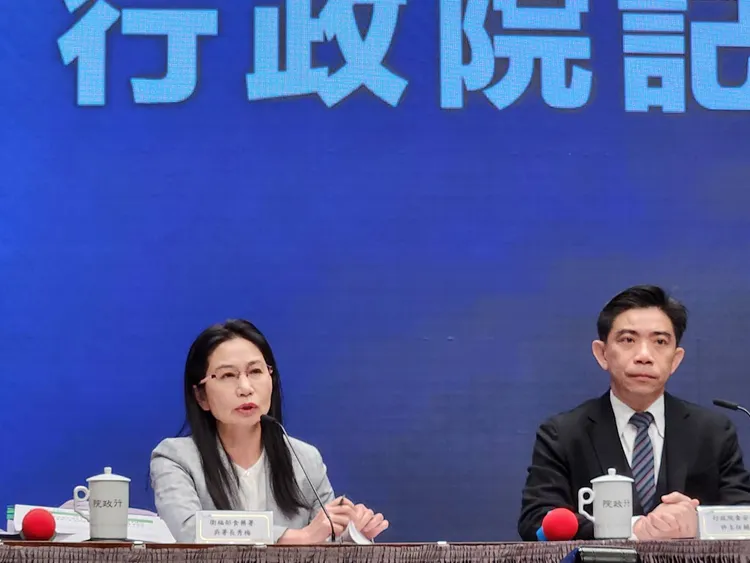 食藥署長吳秀梅跟食安辦主任許輔今提到，蘇丹紅屬3A第三類致癌物，民眾不用過於恐慌。施智齡攝