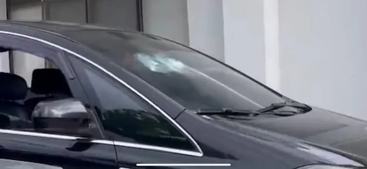 護理之家有輛車被砸。讀者提供