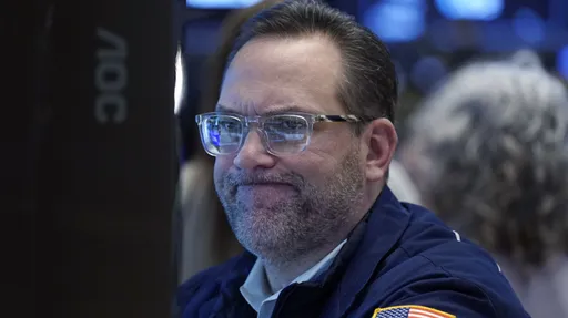 美國消費者信心下滑、關切通膨 美股收低