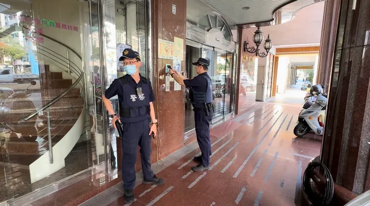 警方加強巡邏黃捷服務處。翻攝畫面