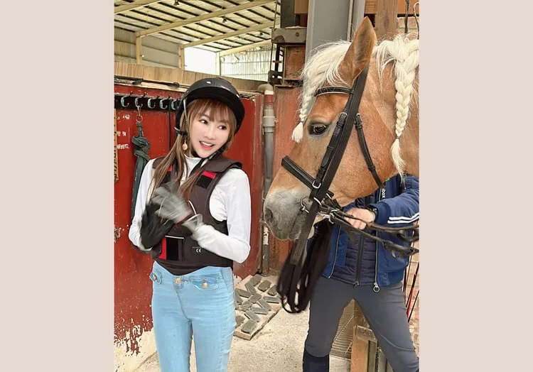 王宥忻近來迷上騎馬。固力狗供