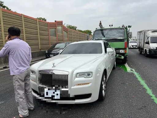 傳林敏雄車禍！2000多萬勞斯萊斯車尾全毀　全聯回應了