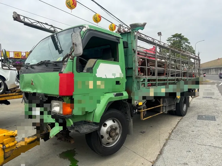 貨車疑因未保安距，追撞魅影肇事。警方提供