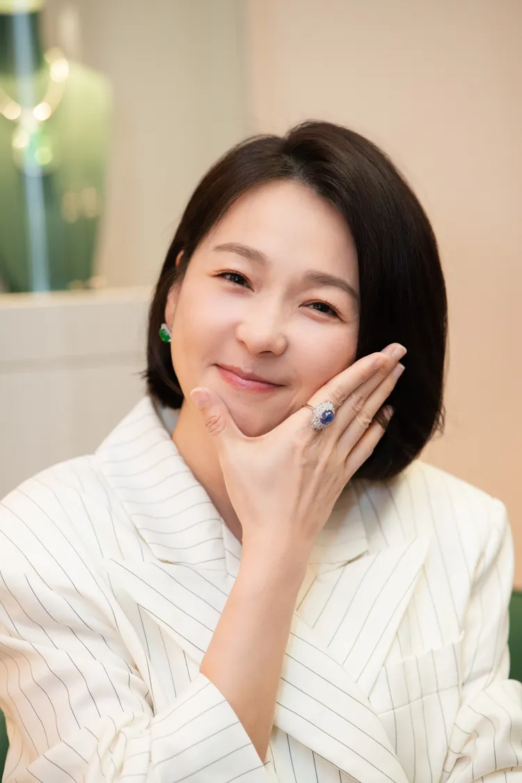 六月一直說自己好胖。AMY&SAMANTHA JEWELRY提供