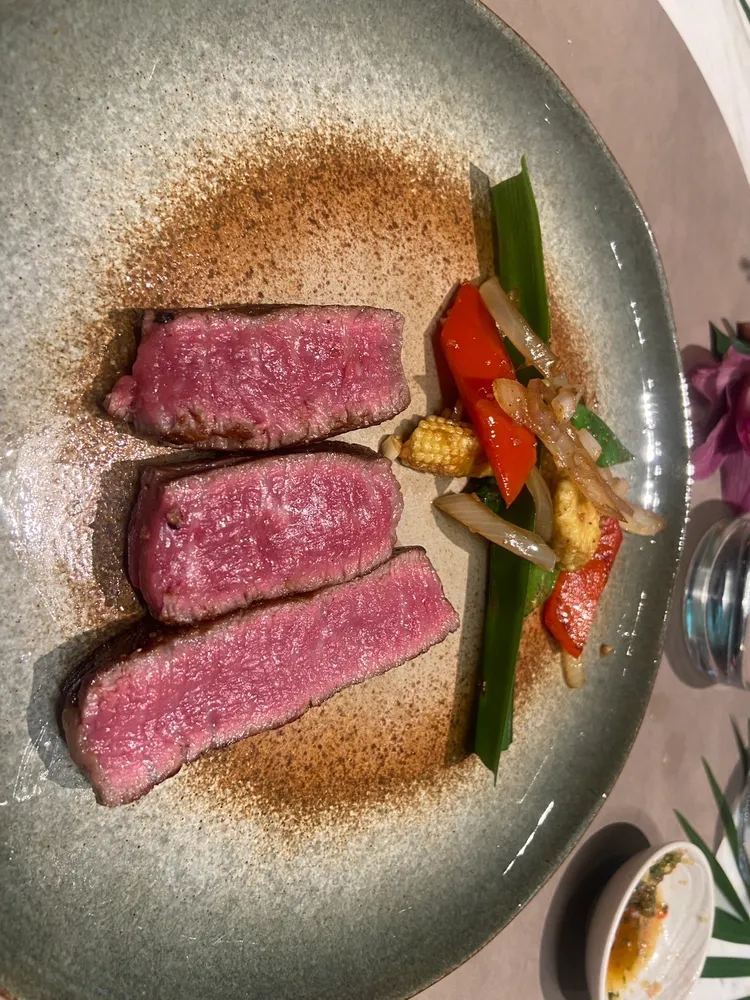 主餐牛料理「日本宮崎A5和牛．金不換」。陳揚盛攝