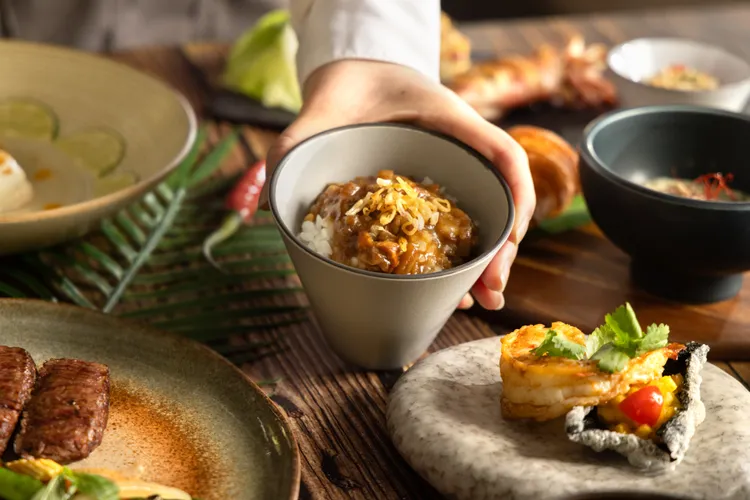 手切鐵板滷肉飯。業者提供