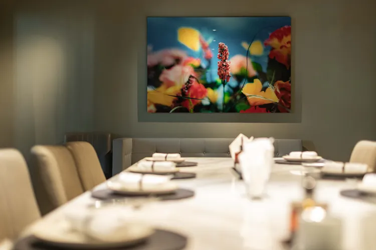 國際知名日本攝影藝術家蜷川實花色澤飽滿、讓人心花怒放的作品《Everlasting Flowers》。業者提供