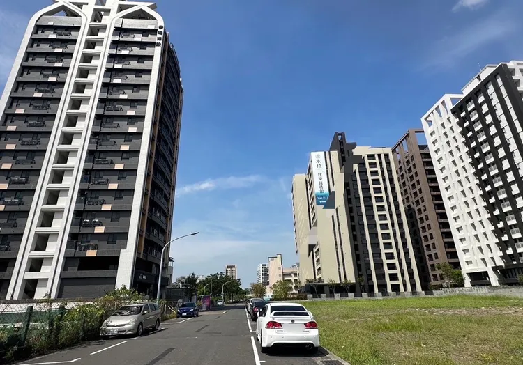 房價相對親民的南部地區，因新青安額度提高而受惠的新案頗多，圖為高雄新成屋。台灣房屋提供