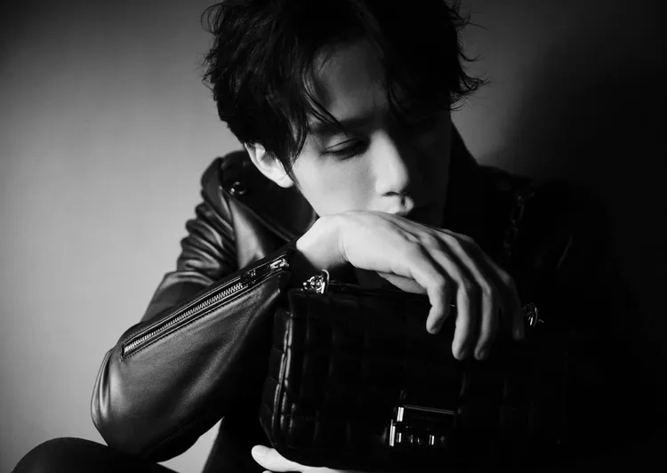 檀健次演繹MICHAEL KORS Tribeca鍊帶包。品牌提供