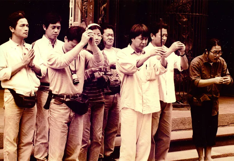 劇照師陳懷恩（右起）、製片張華福、監製侯孝賢, 攝影師張惠恭（左起）、音效杜篤之。海鵬提供