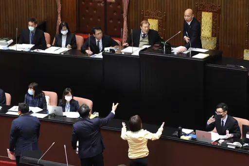 3綠委傻眼！抵立院韓國瑜宣布「院會結束」　怒抗議：要我們闖紅燈嗎？