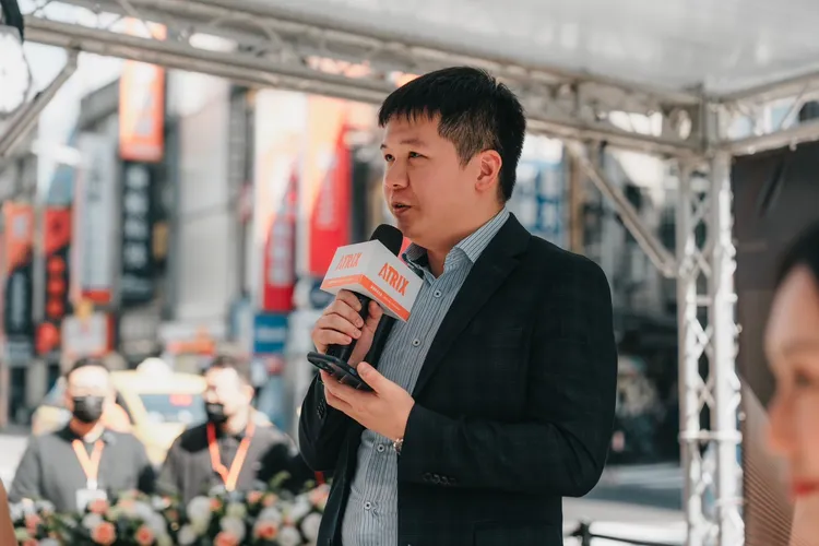 跨鏈科技董事長蘇建穎致詞，強調會確保用戶虛擬通貨與數位資產的安全與穩定。翻攝畫面