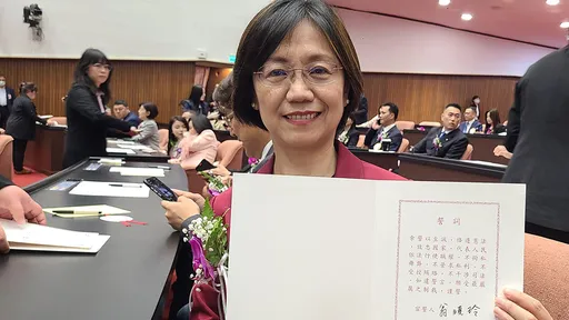 看守內閣爭辯 藍委翁曉玲狂砲陳建仁「沒知識沒常識不掩飾」