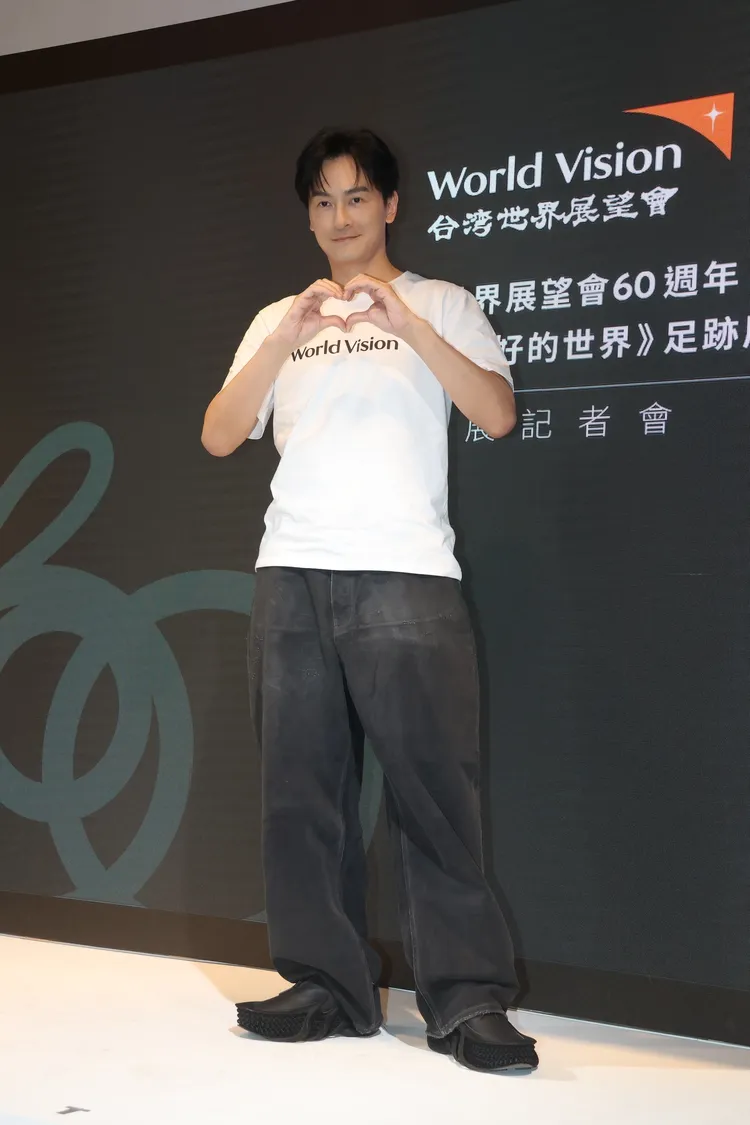 鄭元暢至今已認養19個孩子。彭欣偉攝