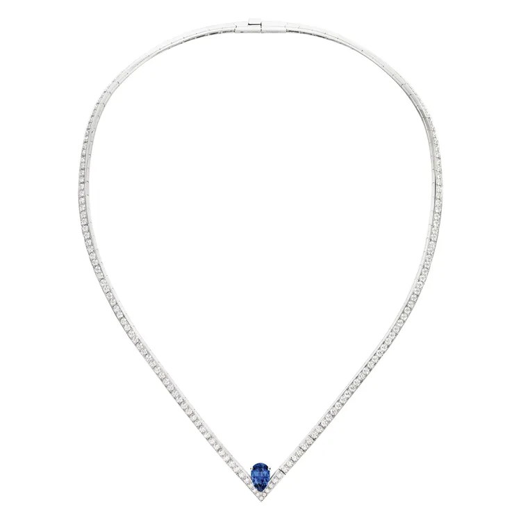 Joséphine Aigrette 項鍊，2.59克拉梨形藍寶石、鑽石，303萬8000元起。品牌提供