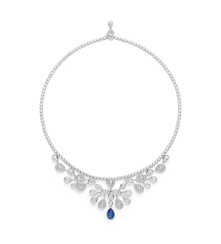 Joséphine Aigrette Impériale項鍊，3.94 克拉梨形藍寶石(馬達加斯加)、明亮式切割鑽石， 777萬2000元。品牌提供