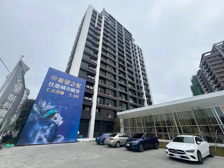 浤圃大樓預售案「希望之星」，扣除店面每坪成交均價31.66萬元，為目前仁武均價最高大樓，累計銷售106戶。葉家銘攝