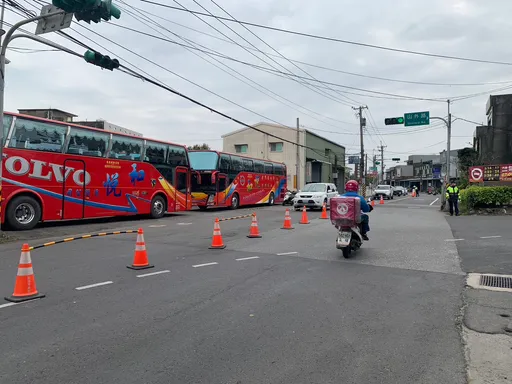 蘆竹生命紀念園區清明時節掃墓人潮多 這些車可通行!蘆警交管避壅塞