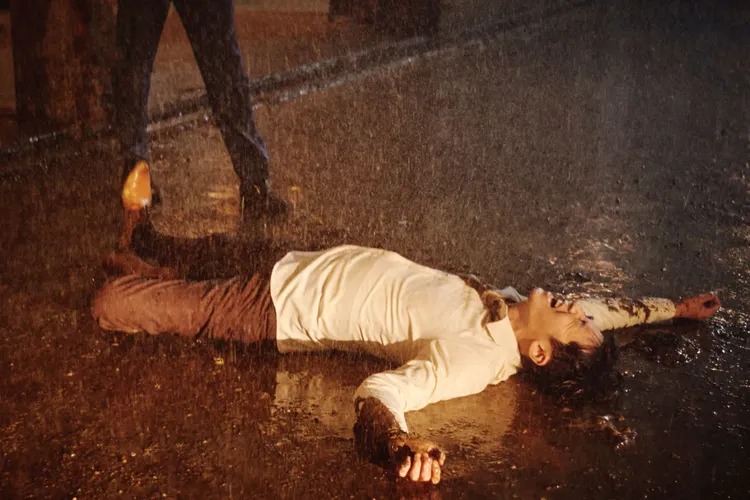 李國毅雨中決鬥真實在泥濘中打滾。欣蘭企業提供