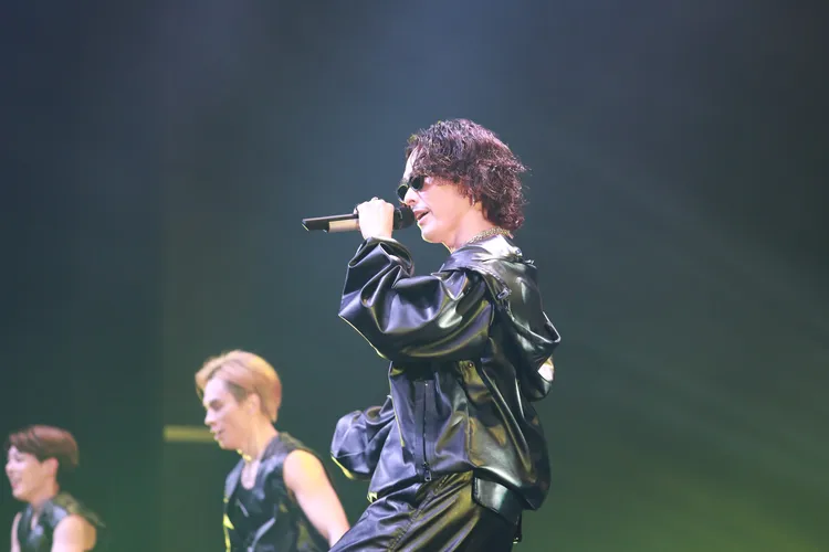 今市隆二對臭豆腐讚譽有加。LDH愛夢悅提供